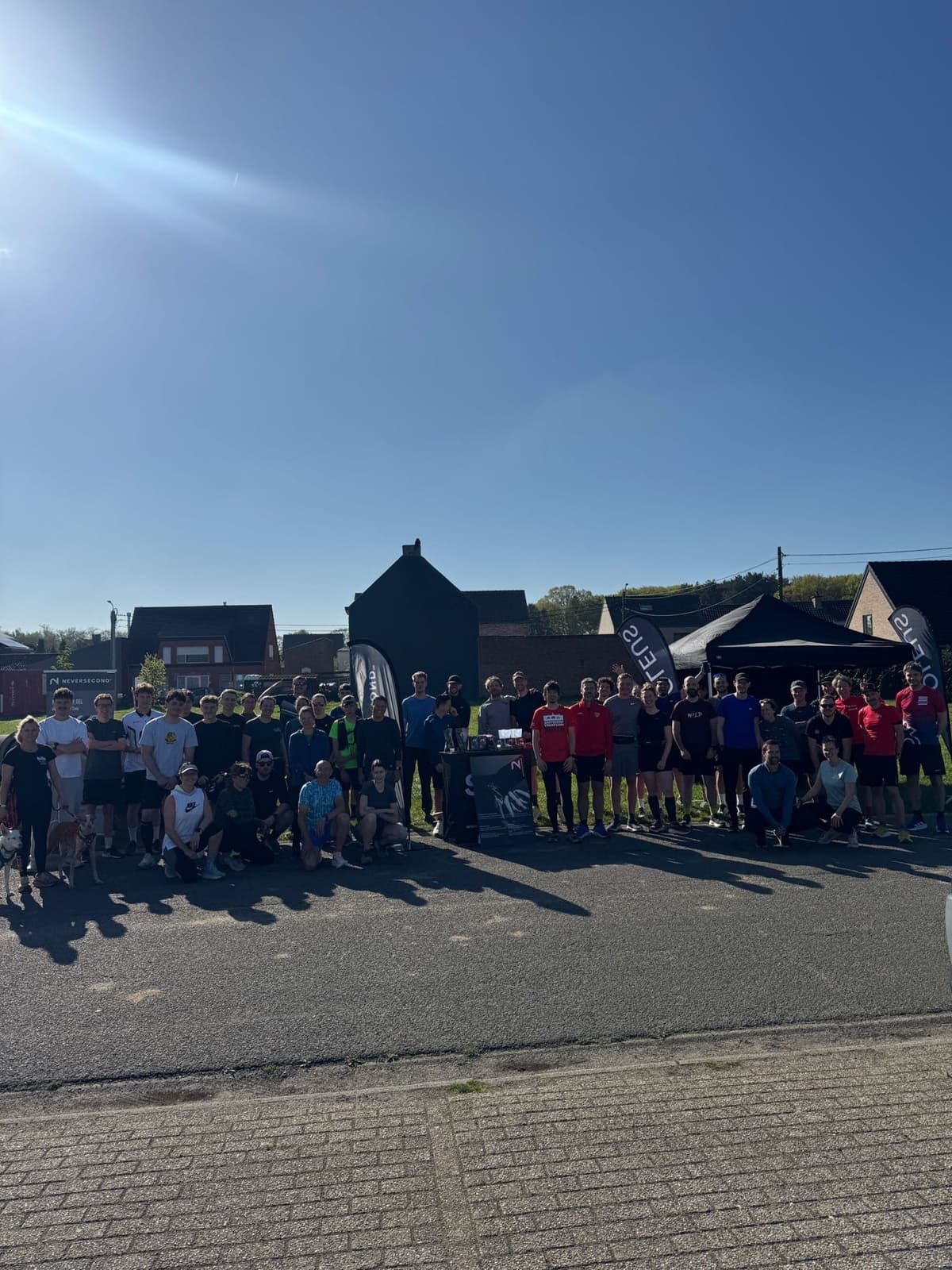 Groepsloop van Endura Coaching: lopers verzameld voor een gezamenlijke training